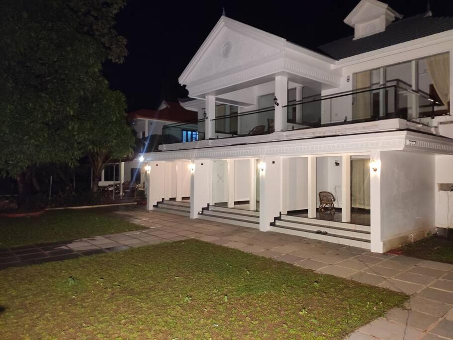 Riveria Portico - River Side 6 Bedroom Private Pool Bungalow North Paravur Kültér fotó