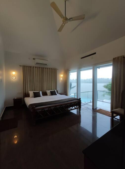 Riveria Portico - River Side 6 Bedroom Private Pool Bungalow North Paravur Kültér fotó